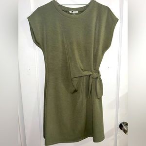 Green twist knot dress. Polyester/spandex blend. Worn once!